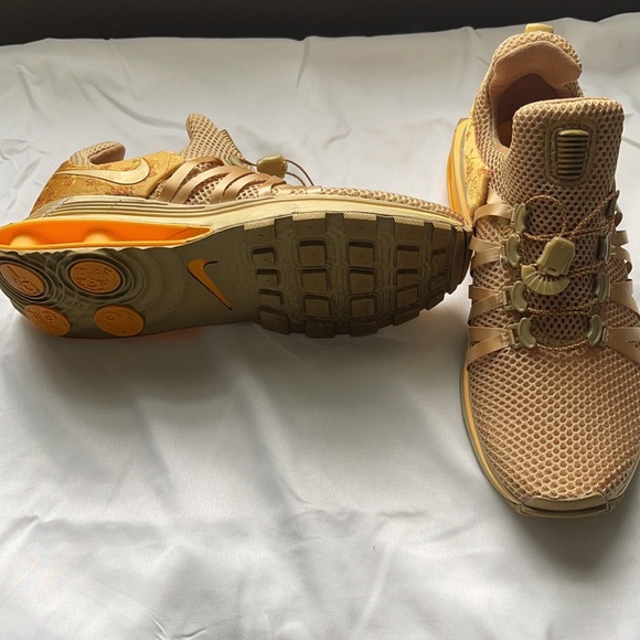 Nike Men's Athletic Shoes in Mustard Yellow and Gold - Picture 2 of 4